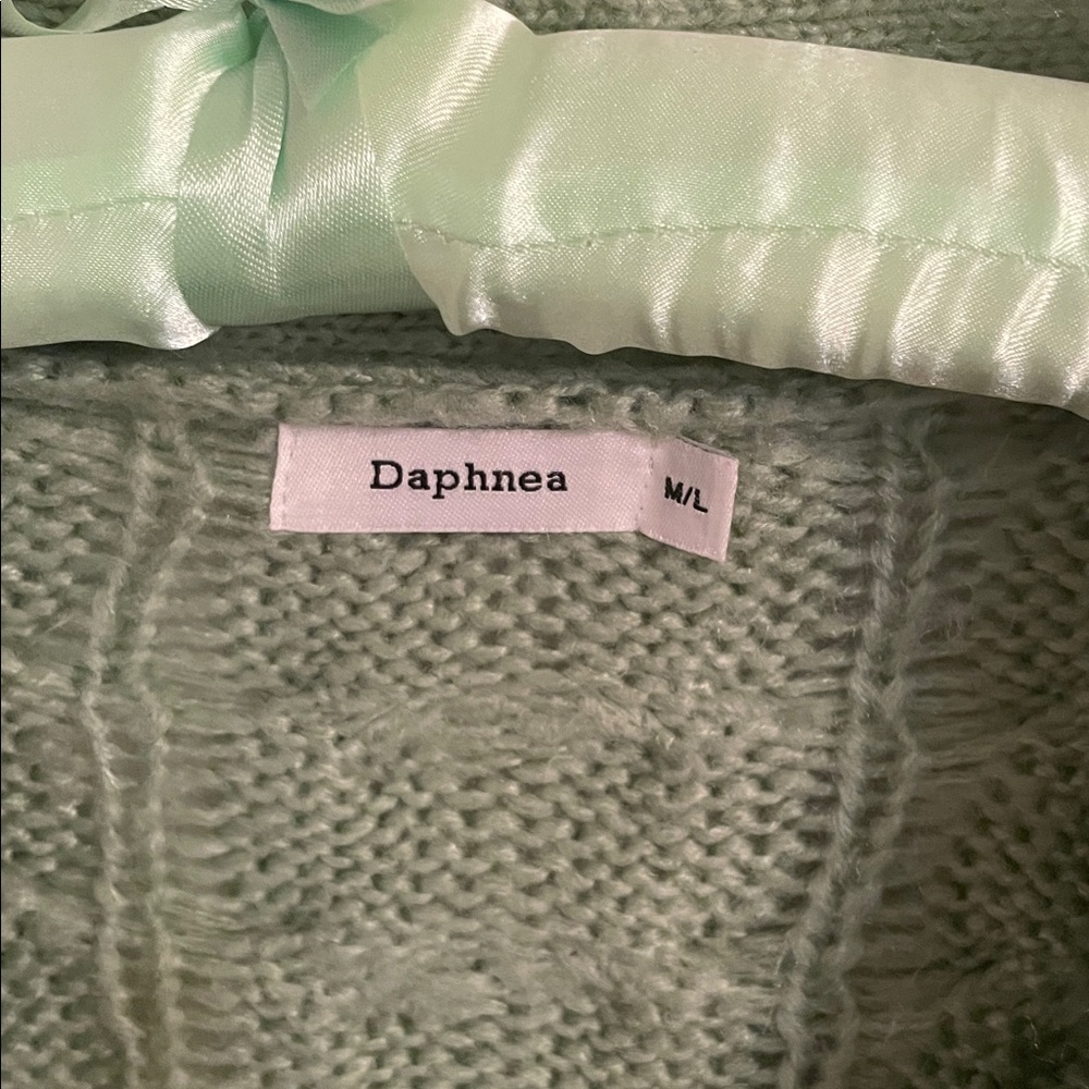 🧚‍♀️💚 DAPHNEA PARIS Cable Knit Cardigan Sage Green M/L - Picture 2 of 9